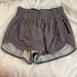 Lululemon tracker 4” shorts